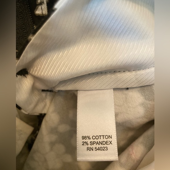 Banana Republic Hampton Pant Crop Pant Size 2 Black w/White Flowers 26” inseam - Picture 9 of 9